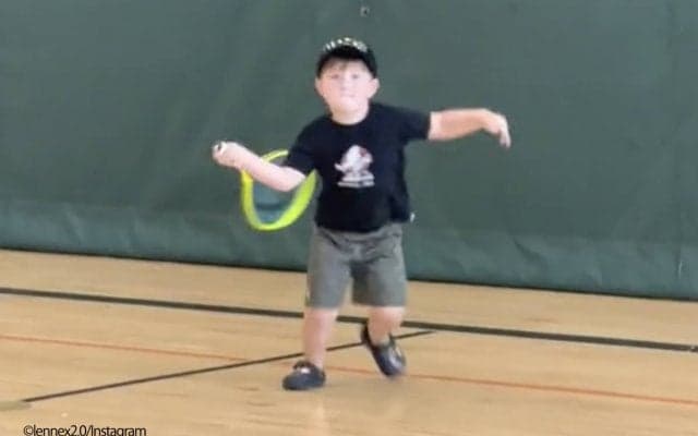 6万超の“いいね！”、ボールを打とうとして失敗する男の子の動画が大人気「転んだあとが大事なんだよ！」