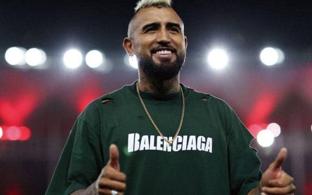 フラメンゴがビダル加入を発表！ 背番号は「32」を着用へ