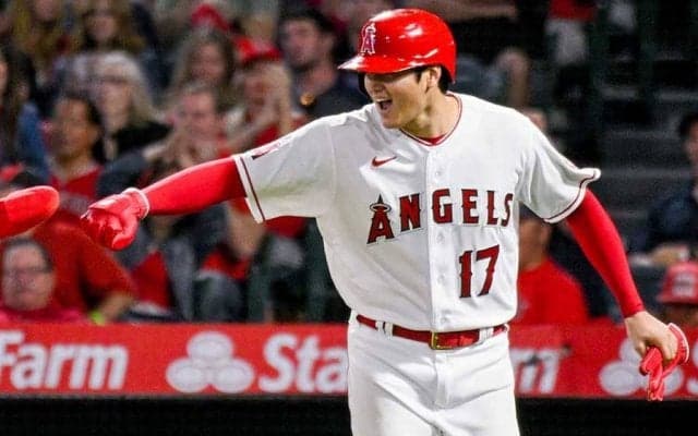大谷翔平、試合中に女性ファンが赤面した交流が米話題「父親が指輪をはめてと言った」