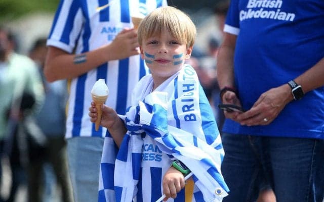 三笘も着るブライトンのアウェイユニは“クリムゾン”に！ “ミントグリーン”から一変のカラーリングに