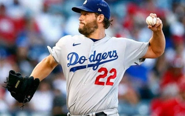 【MLB】片膝ついて崩壊の「オオタニが滑稽に見える」　“究極の魔球”が「エグい」