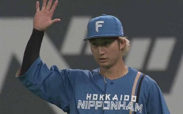 「スーパーレーザー」「なんちゅう体勢から…」　走者も呆然の“反転爆肩”に驚愕