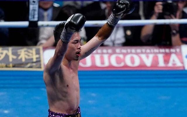 井岡一翔、誕生直後の第2子＆妻との“家族4ショット”に反響「可愛い」「素敵な写真」