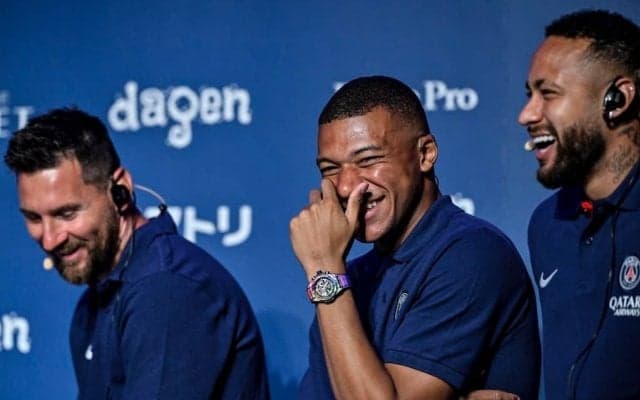 「Jリーグはだめだけど…」パリSG来日でファンが“すし詰め状態”の列島大興奮！ 「サインおねだり」も選手は神対応！