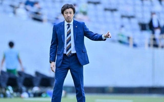 【J2「3強盤石」】3位・仙台、いわてとの「東北ダービー」で「13年ぶり」5発大勝！「J2通算200勝」達成に原崎政人監督が語った「未来への使命感」(1)