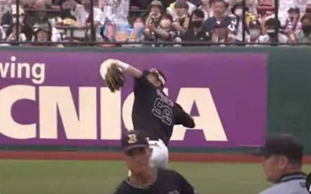 捕手に突き刺すノーバン送球は「イチロー級」　超高速レーザーが「スゲー強肩だな」