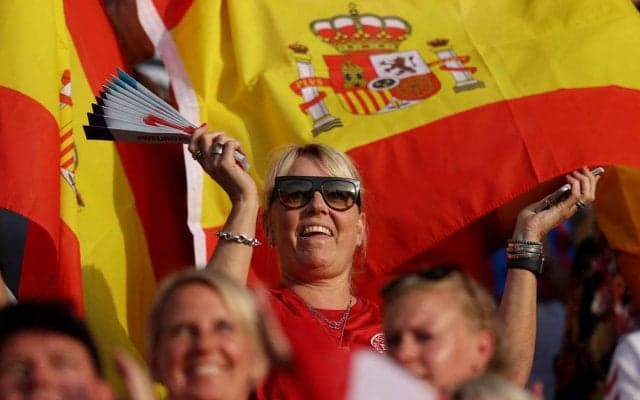 スペイン女子の練習場に珍客到来、グースが群れを成して悠々行進に「これは素晴らしい」「最高のユーロ」