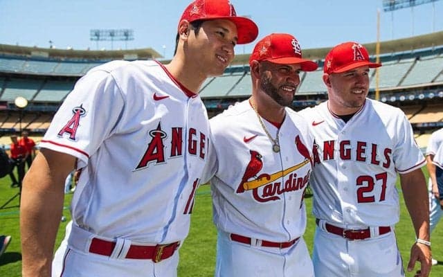 【MLB】大谷翔平が「キュートな瞬間」　プホルスと再会ハグで満面笑み「涙が出ちゃう」