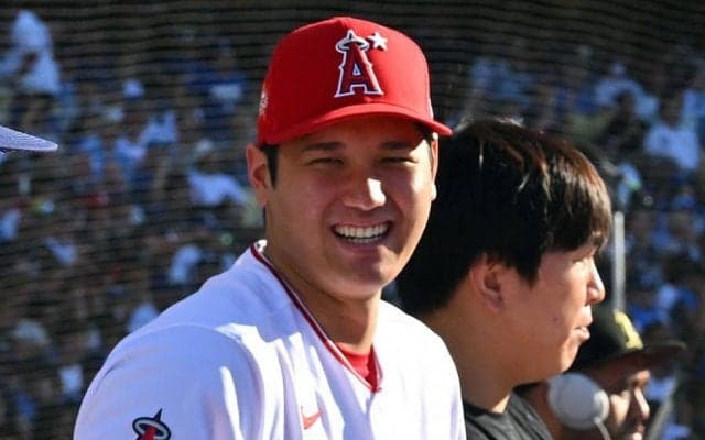 【MLB】大谷翔平を笑顔で撮影　無邪気なゲレーロJr.が「自慢気な父親みたい」「かわいいー」