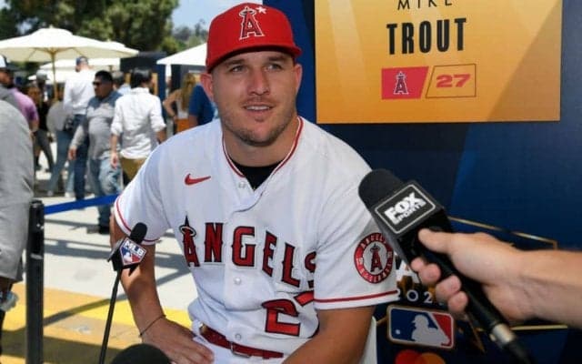 【MLB】トラウトの1歳長男が「とんでもなくかわいい」　お揃いユニの“親子共演”にファン歓喜