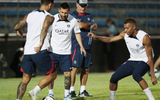 初戦の川崎F戦を控えるPSGが前日練習！ リラックスムードで汗を流す