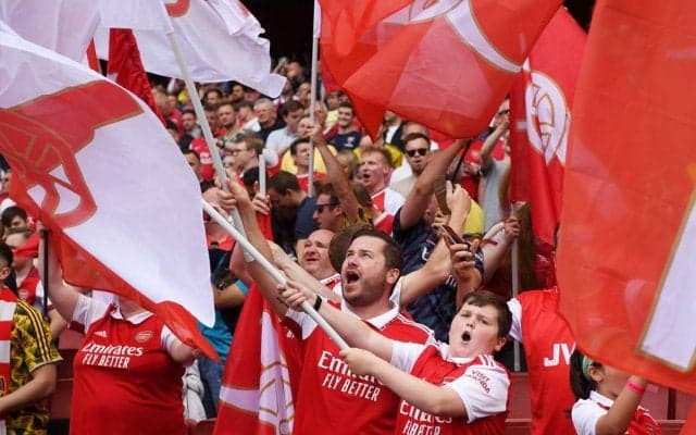 「かっこいいー」「クール」アーセナルの黒×ブロンズカラーの新アウェイユニが絶賛！ 