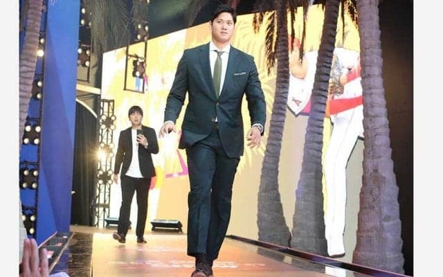 【MLB】大谷翔平、一問一答　レッドカーペットショーのド派手衣装は「見ている分には楽しい」