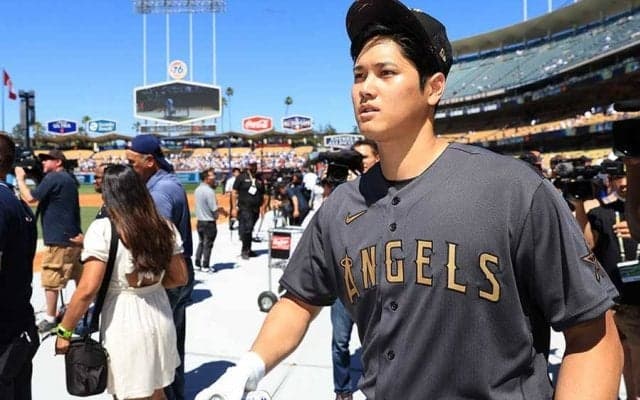 大谷翔平、球宴監督が称える打席前の所作「毎回私にしてくれる。その後打つのだが…」