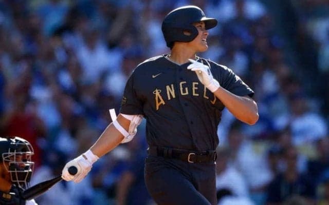 【MLB】大谷翔平、球宴初安打＆出塁で2打席連続出塁　有言実行のカーショー撃ちも牽制死