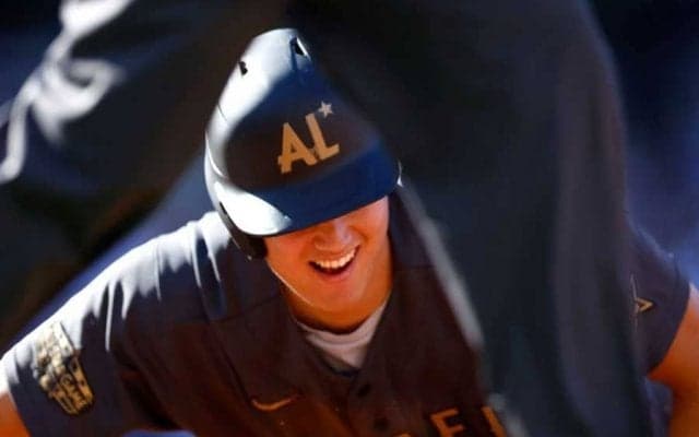 【MLB】大谷翔平は“ミス”も絵になる!?　苦笑いも「牽制死した時ですら愛らしい」