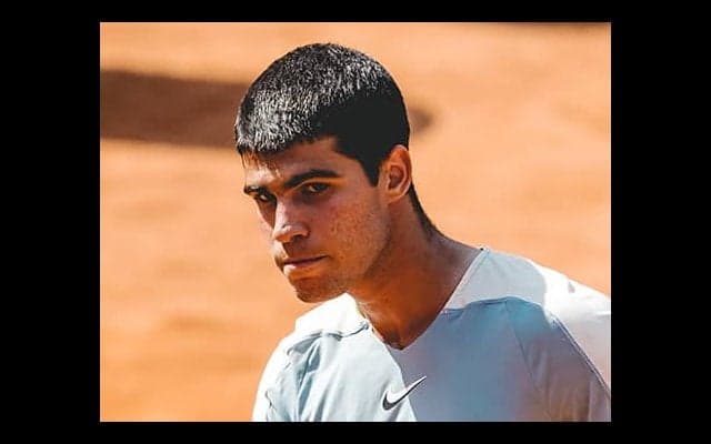  アルカラス 逆転で初戦突破 