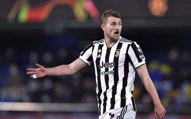 バイエルンが22歳オランダ代表DFデリフトを獲得!! 「世界最高峰ストライカー放出」も「世界最高峰DF」加入で気になる｢移籍金｣とユニフォーム姿