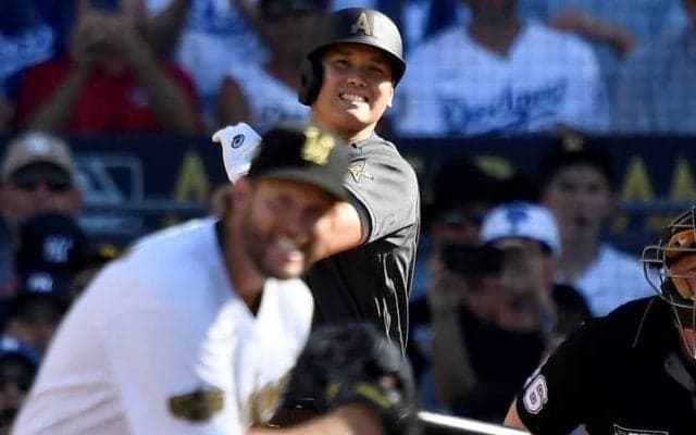 「有言実行の男！」大谷翔平、宣言通りの初球フルスイングに現地記者も興奮！牽制死には「なんてスタートだ！」