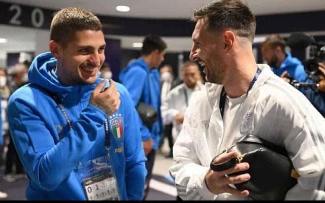 「スゴイ！」「絵になるなー」ホラン千秋とPSGメッシ＆ヴェッラッティの豪華3ショットに羨望の声「ホランさんの肩に手乗せてる」