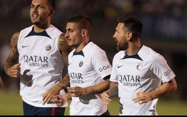 国山ハセンアナがPSGメッシ&ヴェッラッティとの“肩組み3ショット”で歓喜「サッカーの神様、ありがとう」