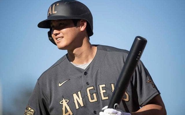 大谷翔平、打席直前に見せた“神対応”　米記者「ネクストで子どもにサインを書いた」
