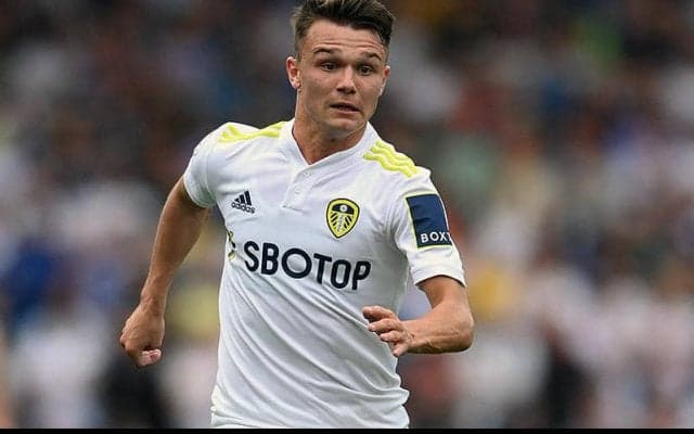 リーズMFシャックルトンがミルウォールにレンタル