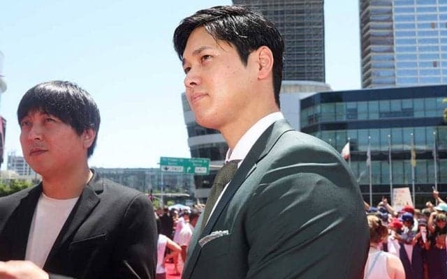 スーツの大谷翔平、自撮りの爽やかスマイルに日米悶絶「彼は完璧」「可愛いのに最強」