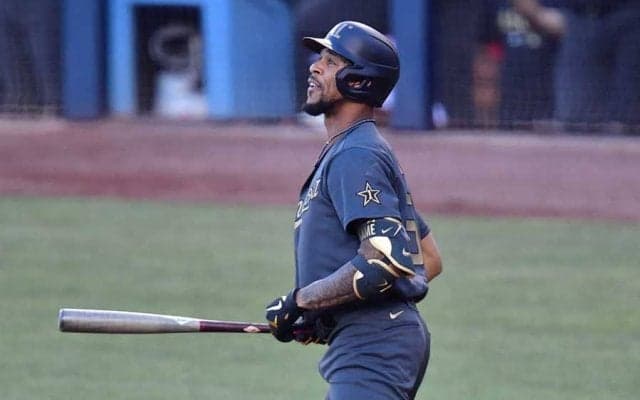 【MLB】大谷翔平も身振り手振り交えて驚愕　「めっちゃ高いの打った」“150キロ悪球打ち弾”