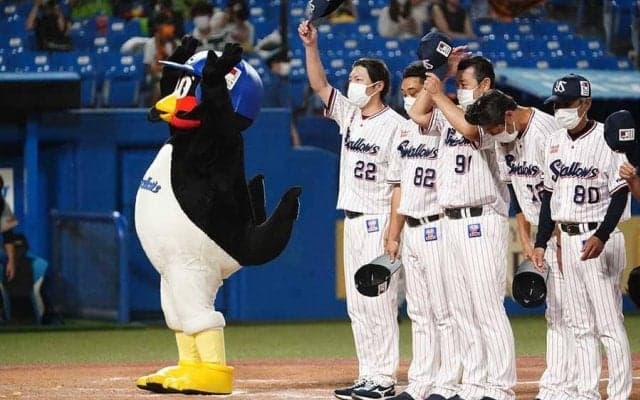 ヤクルト主砲・村上がバットで高津監督の復帰戦に花添える　巨人は50敗で借金ターン