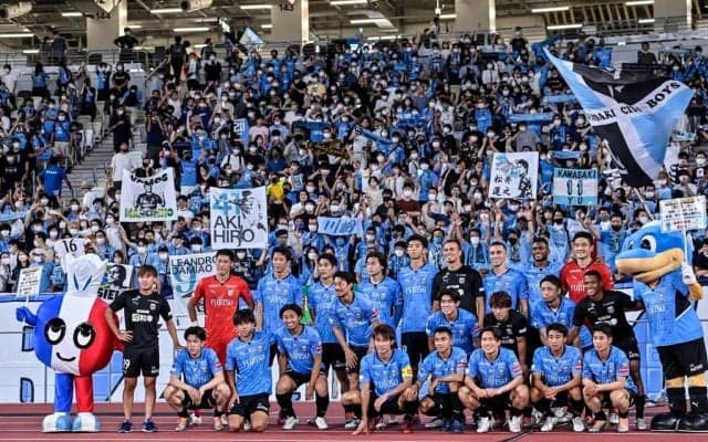 家長昭博がSNSにメッシ＆エムバペと肩を組んだ写真を投稿！ 「冷静に考えたら、奇跡のポジショニング」と振り返り「奇跡の笑顔」見せた！