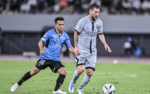 「ただのファンになってて可愛い」”タイのメッシ”チャナティップが「本物のメッシのサイン」をもらう! “本家”とのご対面が話題に