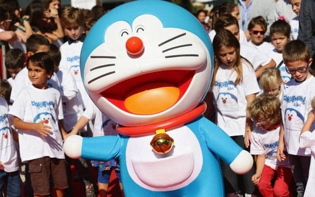 もはや定番の『ドラえもんのうた』、船上で熱唱したのは、鹿島や大宮を指揮した監督