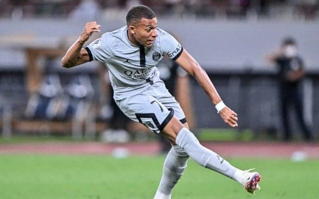 PSGエムパベが柔道体験で五輪金メダリストに大外刈りで｢一本｣取られる!!  フランス代表FWの｢超貴重な動画｣が｢めっちゃ日本満喫しとるやん笑笑｣と話題