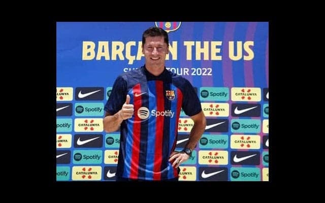 レヴァンドフスキは移籍で「絶対的エース」になれるのか。バルサの復権への問題点