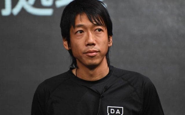 「後輩だけど人間的に先輩みたいな感じもある。。」パンサー尾形が中大の後輩・中村憲剛と2ショットを披露！共にサッカー部OB