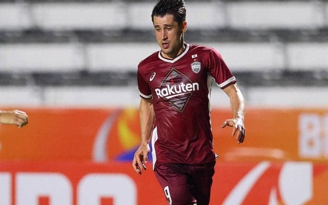 「第一段階が終わった」病院のベッドとソファで左足をケアするボージャン「次のステージに向けて準備」