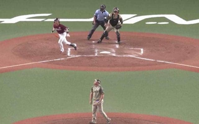 「片手でスタンドインはエグい」　平良撃ちの21歳「変態ホームラン」にファン驚愕