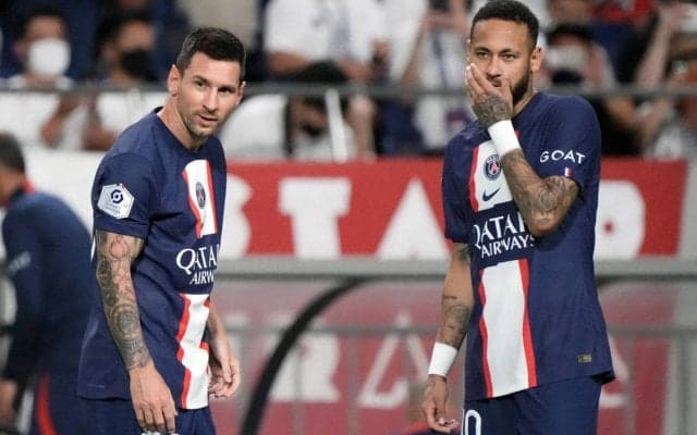 「貴重な写真」、「のぞみにメッシ」PSGの選手たちが新幹線で大阪へ移動！レアな姿にファン興奮