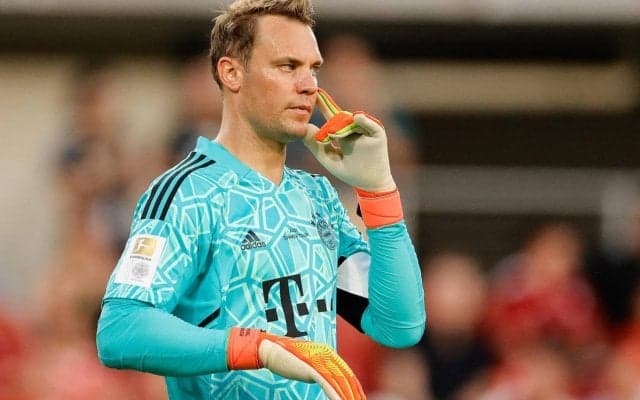 名手ノイアーがピッチ外でも好セーブ、女性ファンのスマホを救う「どこでも防いでくれるね」