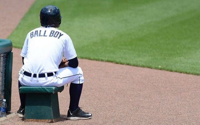 【MLB】ボールボーイの“決死ダイブ”は「アウトにするべき」　超人的な反射神経に驚愕