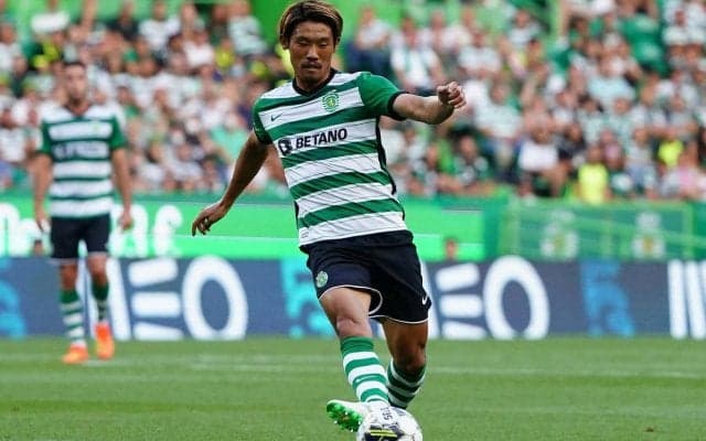 「この瞬間を夢見ていました」スポルティング守田が本拠地デビュー！愛娘もクラブカラーのカチューシャ着用で応援