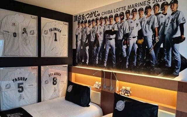 5点差以上で勝てば料金半額に　ロッテとホテルがコラボ、客室にはサイン入りユニ