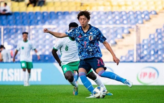 【J2「3強変動」】横浜FC、“交代出場”GKの「超ビッグセーブ」＆CB岩武の「魂のゴール」で首位快走！東京V「パリ五輪世代」MFはJ1ガンバ大阪へ「個人昇格」(2)