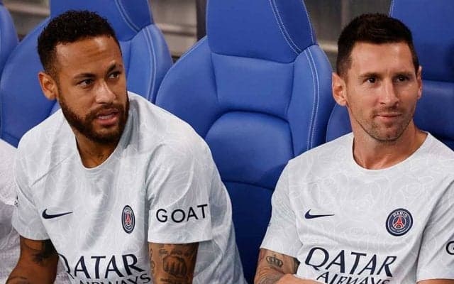 スター軍団PSG、修学旅行みたいな新幹線移動にSNS興味「オーラ半端ない」「すげー！」
