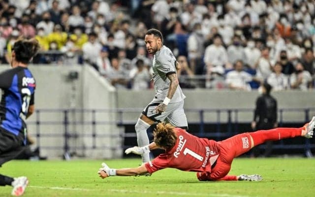 ネイマールがGK東口に「異例の試合中の握手」求める！ 「このGKマジで神じゃん握手してもらおみたいな光景」の声出た衝撃場面