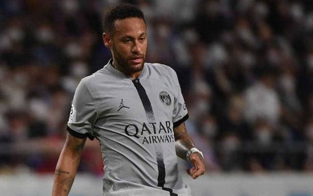 ネイマール、日本でPK獲得も“常習プレー疑惑”に海外ファンは皮肉「もはや芸術的」