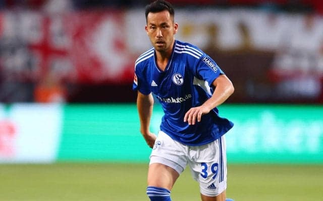 「最高記録更新したかも笑」シャルケファン7万人集結、吉田麻也もサイン対応に追われる