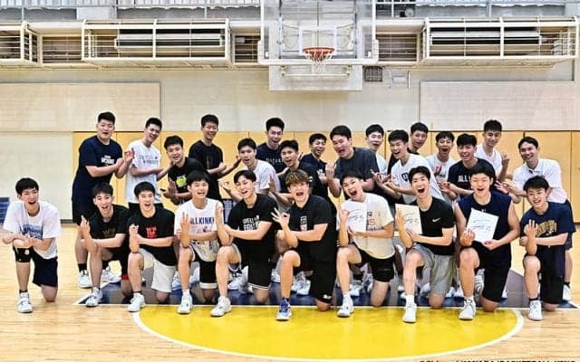 辻直人が母校の洛南をサプライズ訪問…インターハイに臨む選手たちを激励