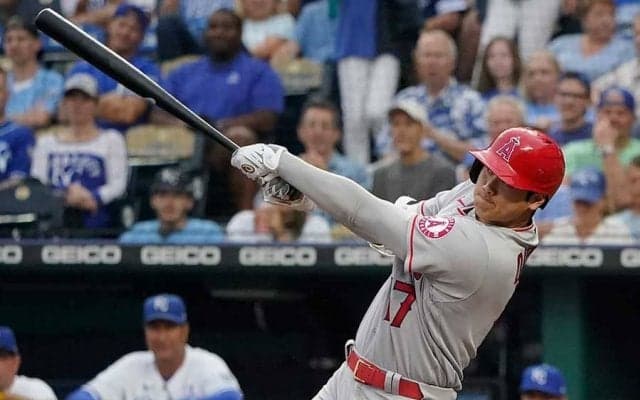 大谷翔平、スローで分かる21号“美スイング”の軌道に米恍惚「足にあざがあるのに…」